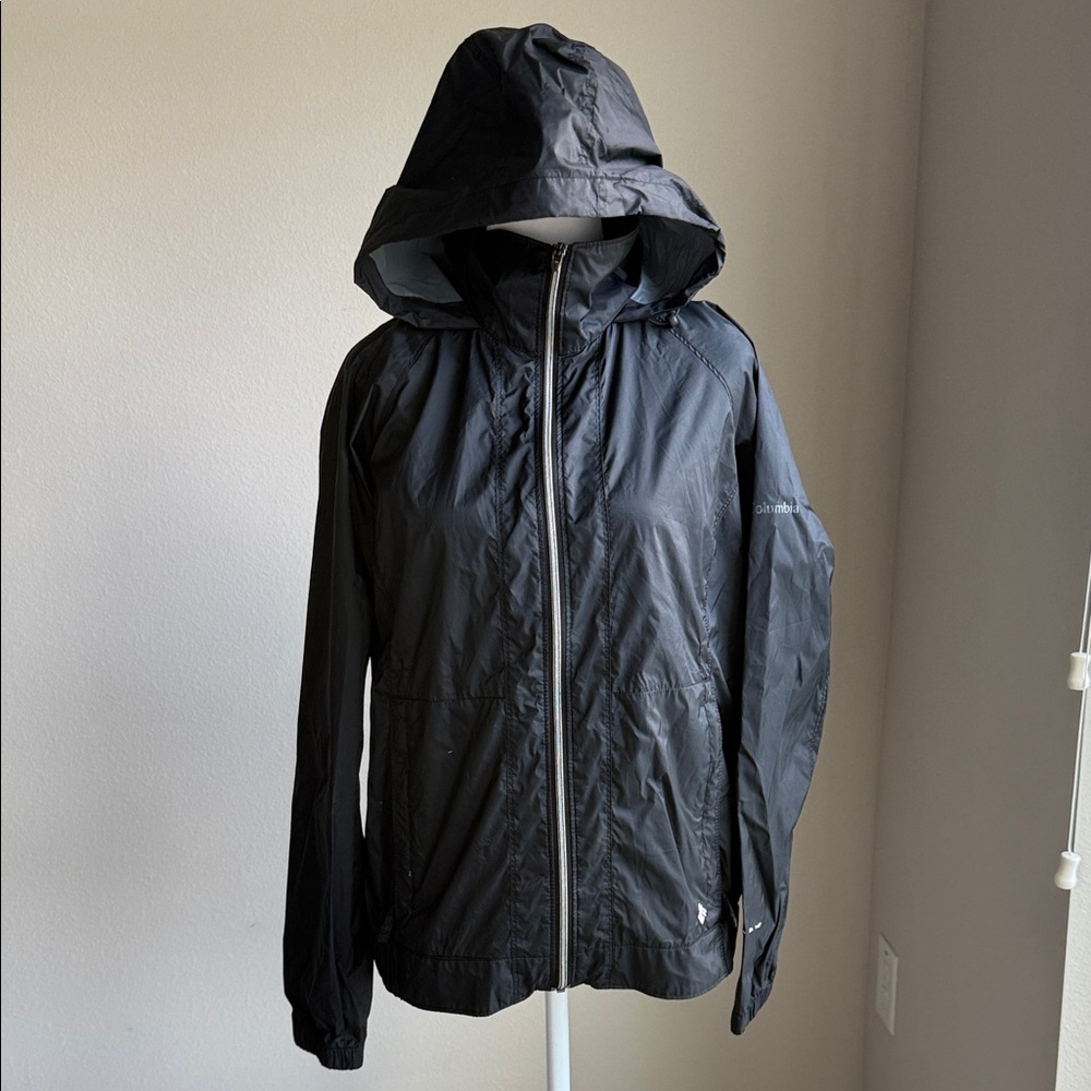 Columbia women’s omni shield black rain jacket